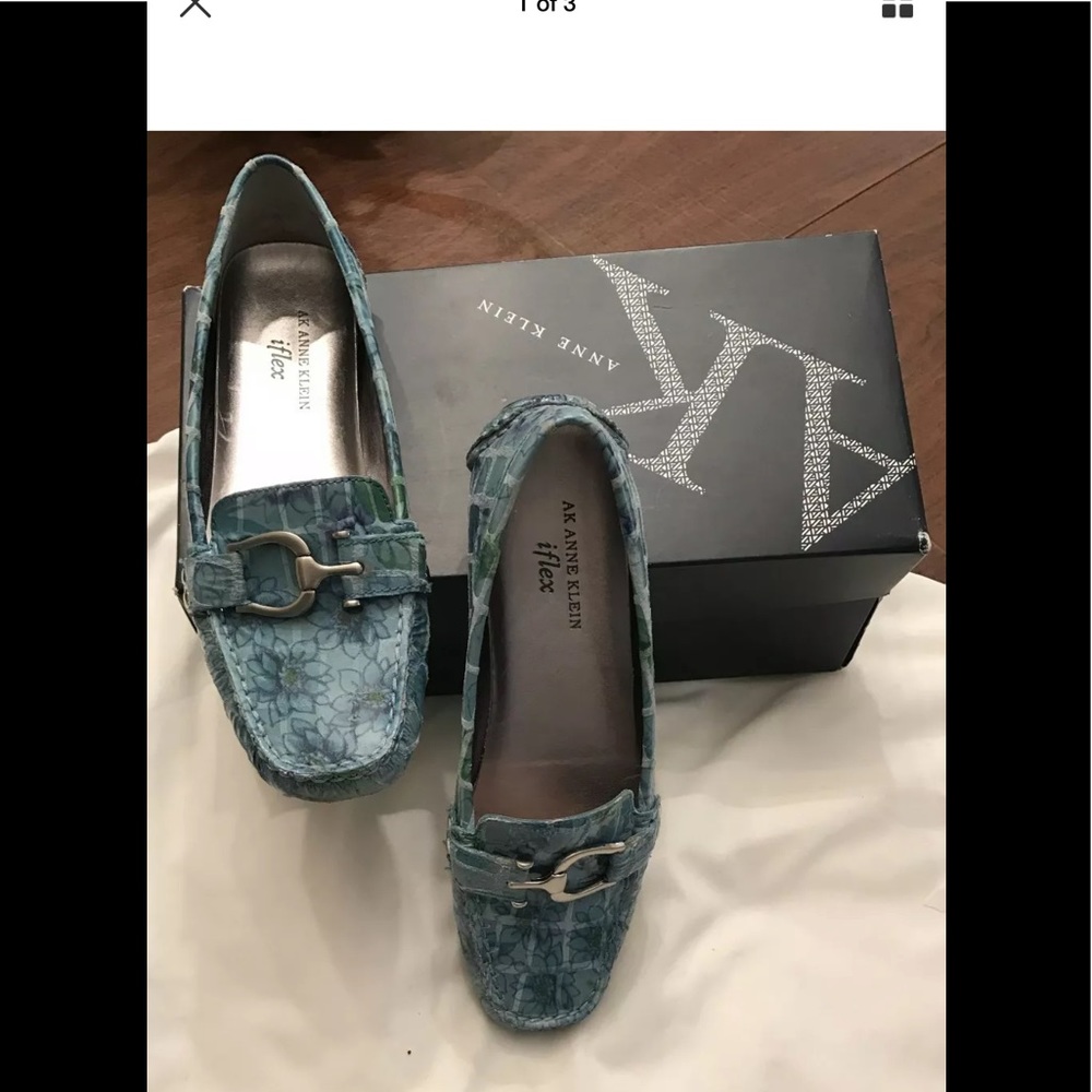 Women’s “Ann Klein” blue leather flat shoes new